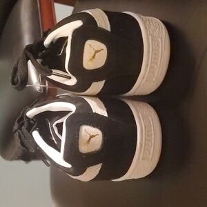 Puma Sneakers Girls Size 7m 7c 7 Black Gray Side Stripe Suede Low Top Pu…